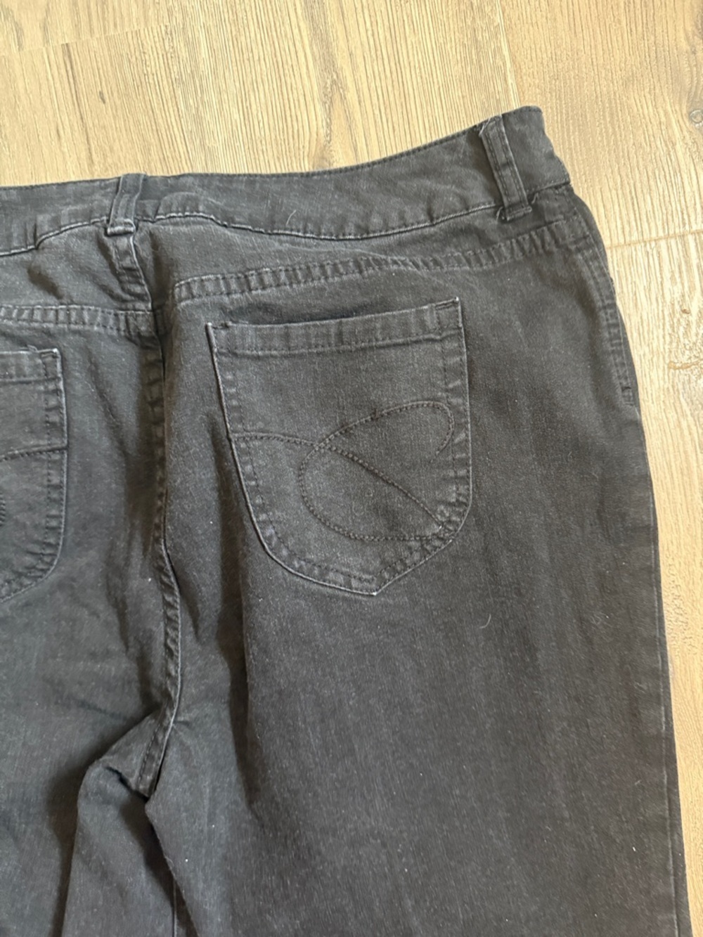 Women’s Black Wide-Leg Jeans - Classic Flare Style - Picture 8 of 8